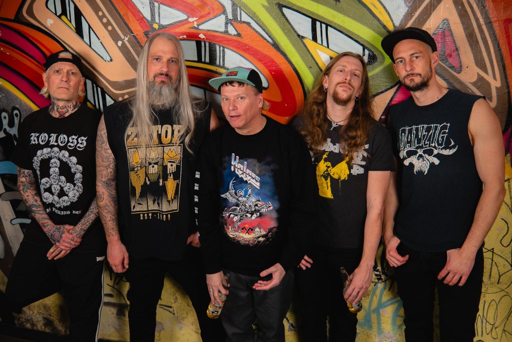 Insanity Alert - Into The Grave